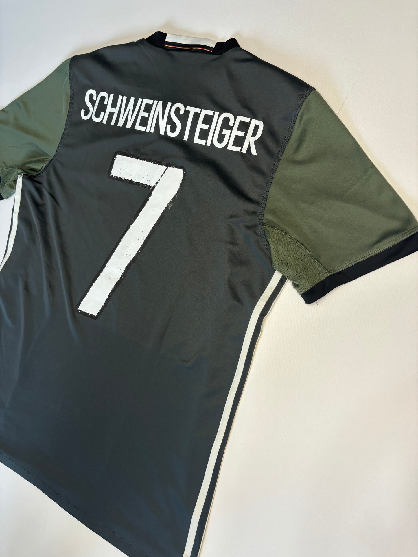 Germany Away Shirt 2015/17 (M) Schweinsteiger 7