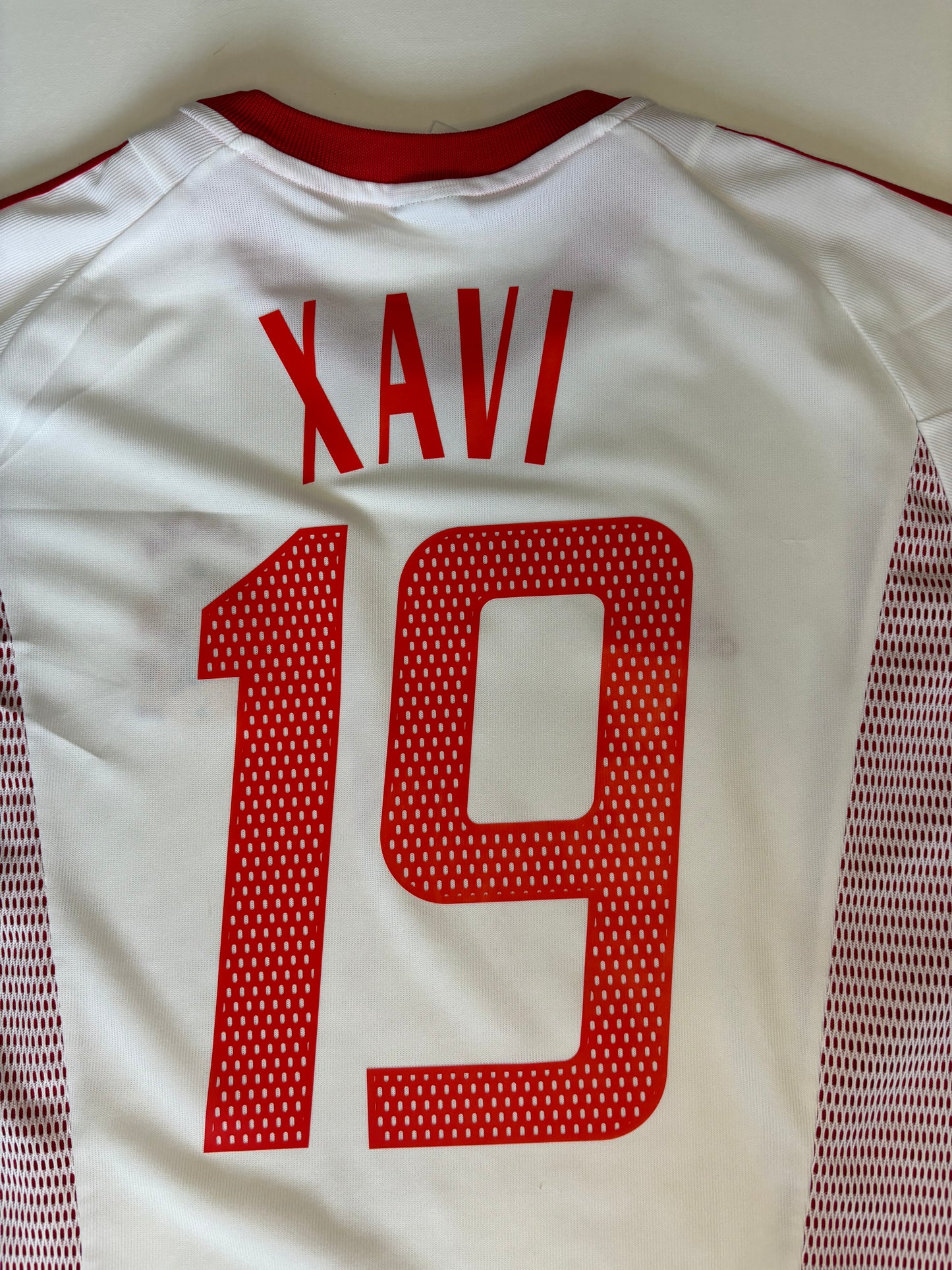 Spain Away Shirt 2002/04 (L) Xavi 19